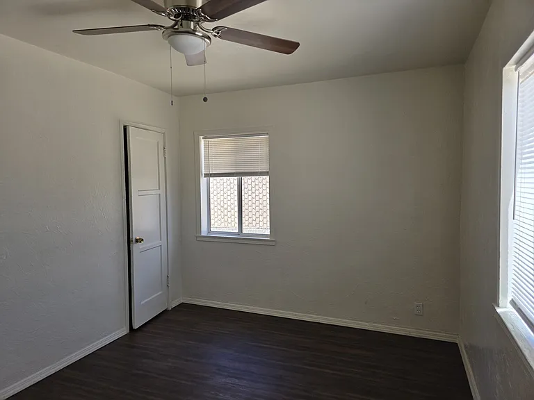 101 W Desert View Dr — Photo 14