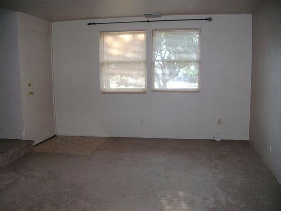 2483 Paseo Living Room