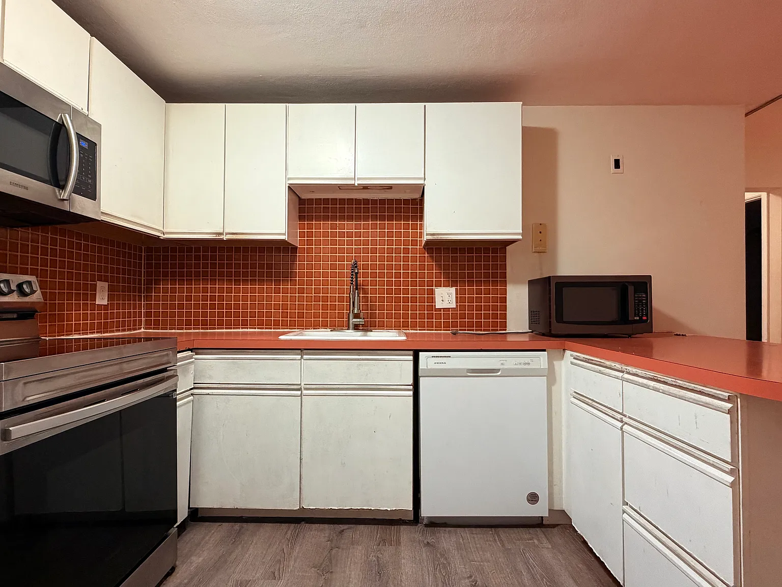 2 bed, 714 sqft, $2,900 — Photo 4