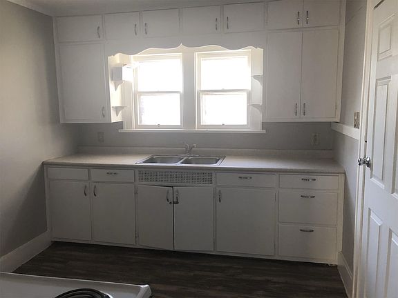 5th image of 1721 Marine St