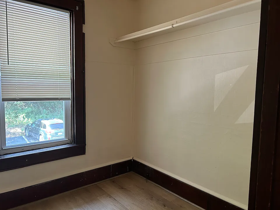 Bedroom 1 - Walk in closet