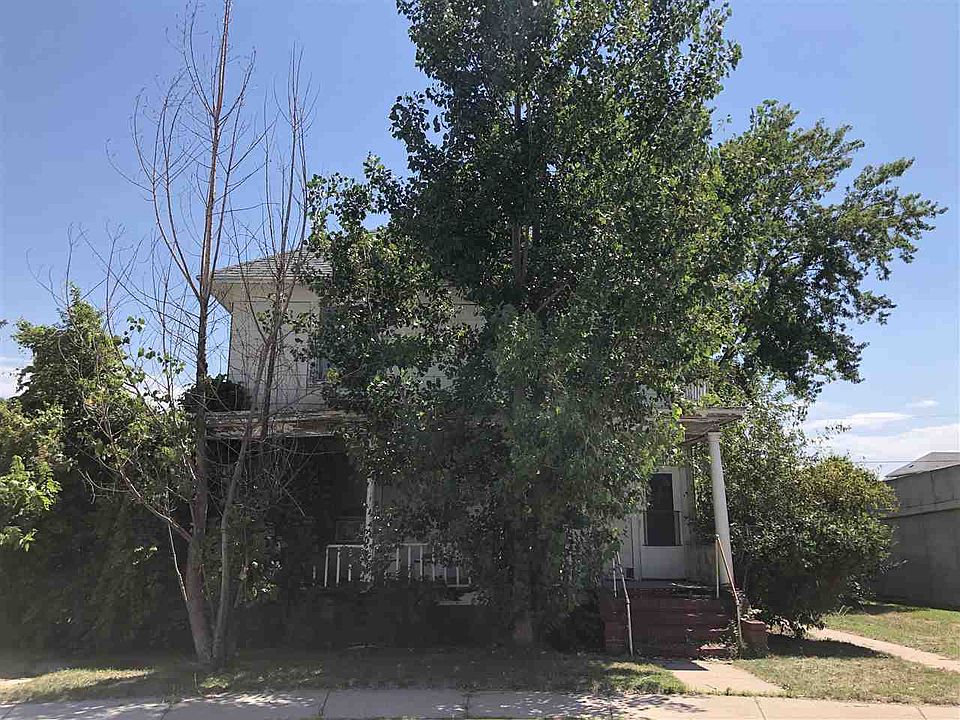 2nd image of 320 W 6th St