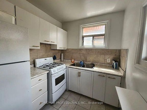 2nd image of 150 Robert St #1