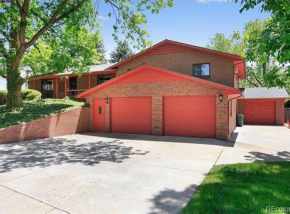 Large 4 car garage!!