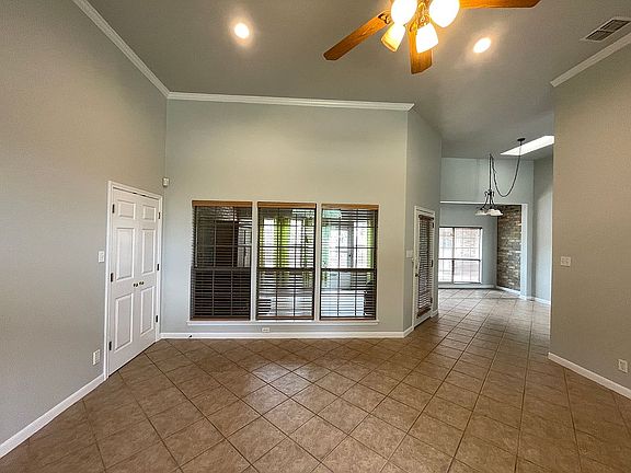 FamRm view of enclosed porch