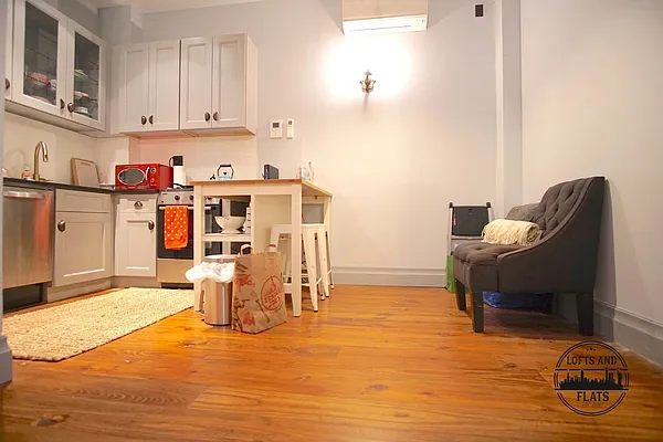 Rented by Lofts and Flats LLC | media 19