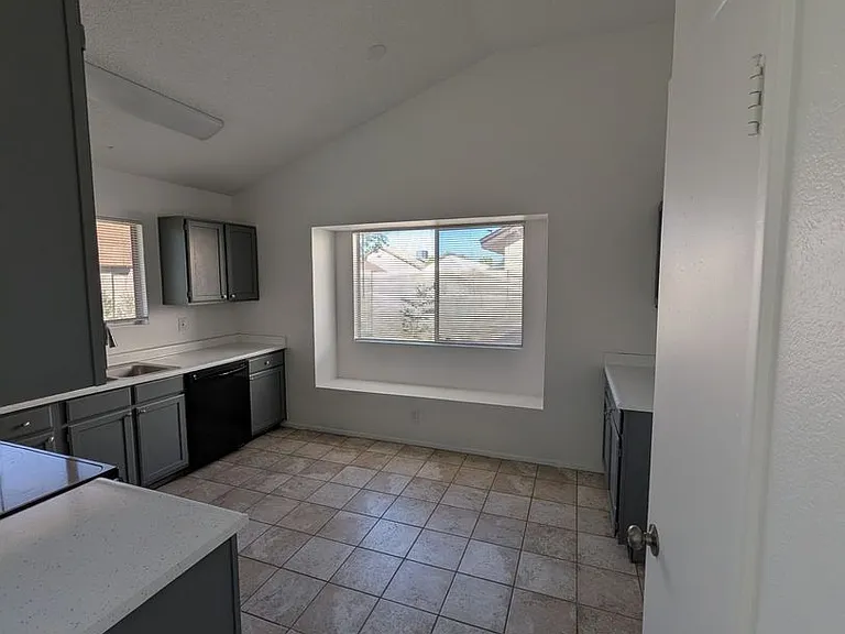 7340 W Tuckey Ln — Photo 5