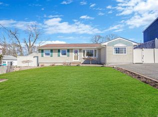 41 Janice Ln, Selden, NY 11784