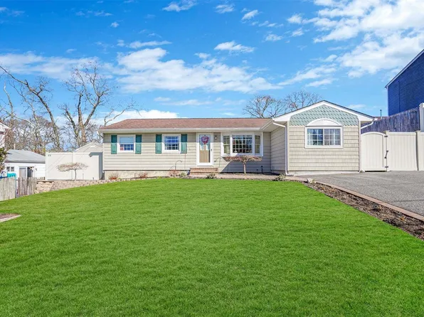 41 Janice Lane, Selden, NY 11784