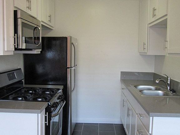5th image of 3134 E 2nd St APT 4