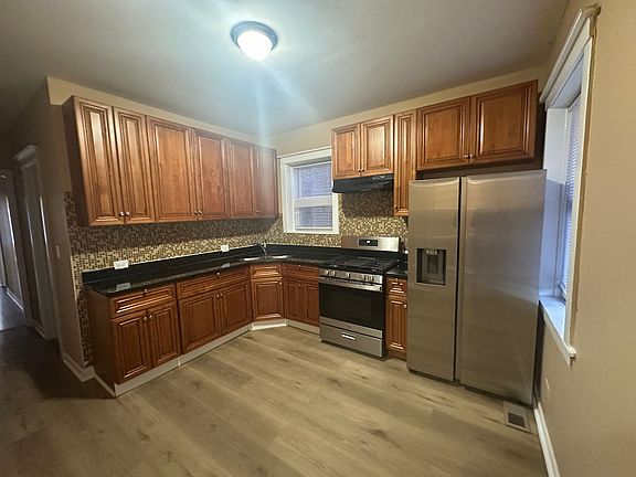 3rd image of 1120 N Leclaire Ave