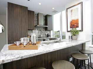 800 N Hudson Ave #2503, Chicago, IL 60610