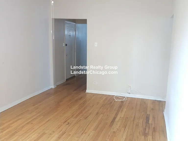 4045.5 N Mozart Ave #1E — Photo 5