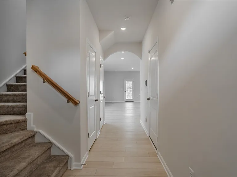 14 Loebner Ln — Photo 4