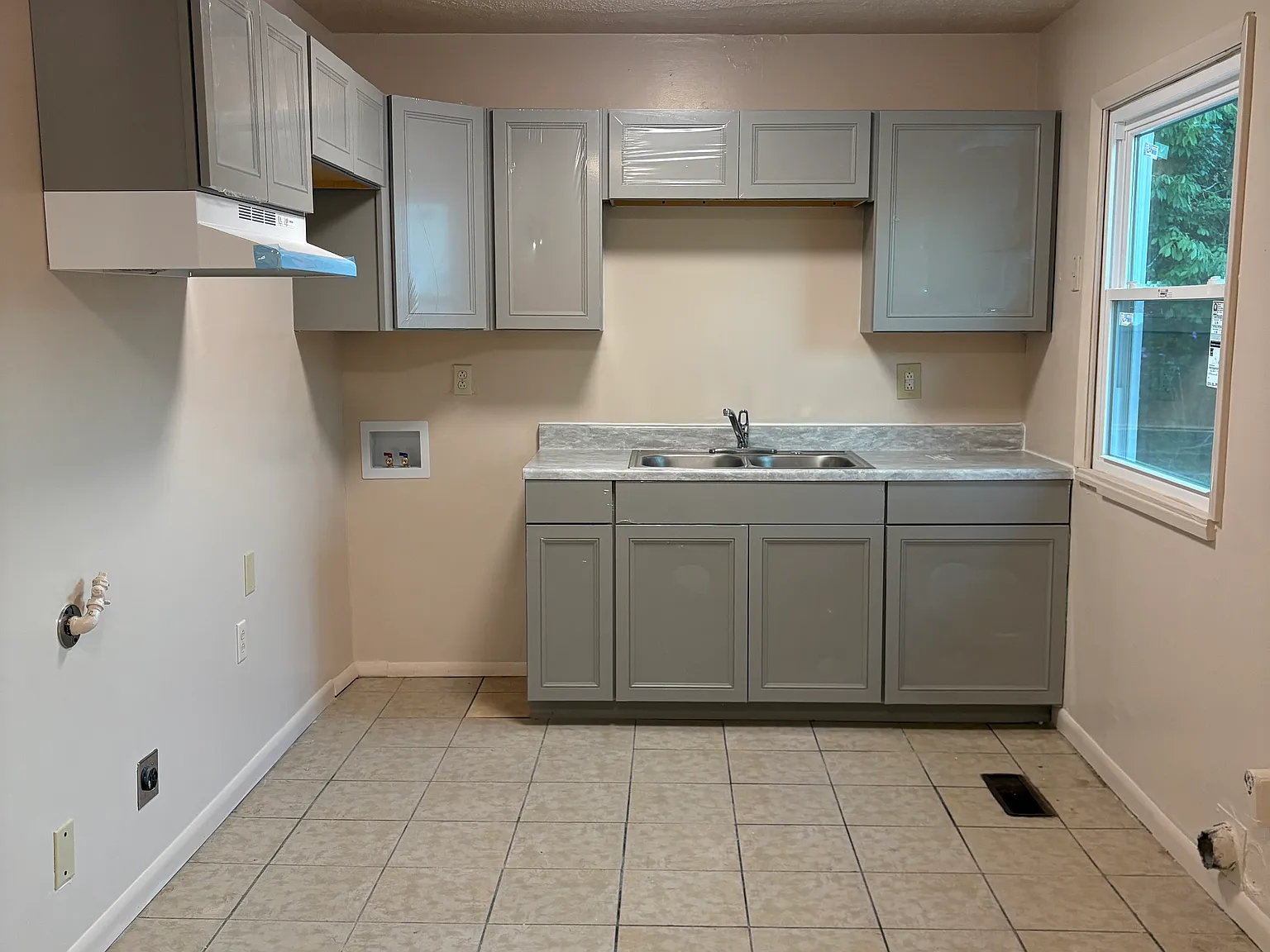3 bed, 1020 sqft, $1,150 — Photo 2