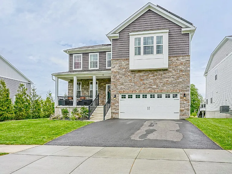 32 Westmont Dr #2 — Photo 1