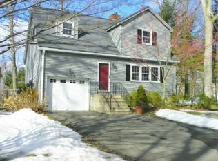 4 Lakeview Trl, Danbury, CT 06811