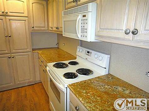 3rd image of 6211 W Northwest Hwy APT 301