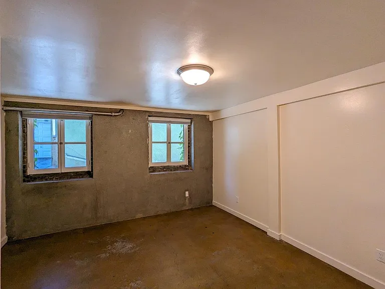 Hillegass Court Apartments — Photo 31