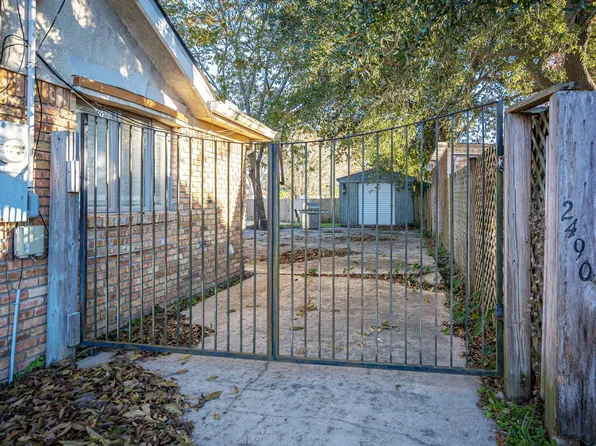 2490 S Shore Dr, Biloxi, MS 39532