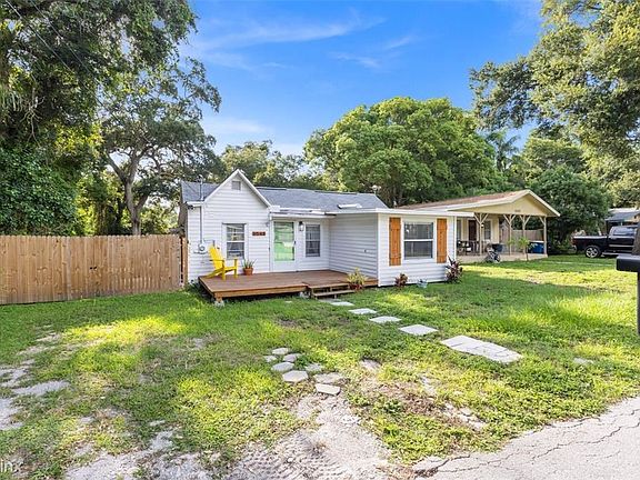 3rd image of 1544 Carmel Ave
