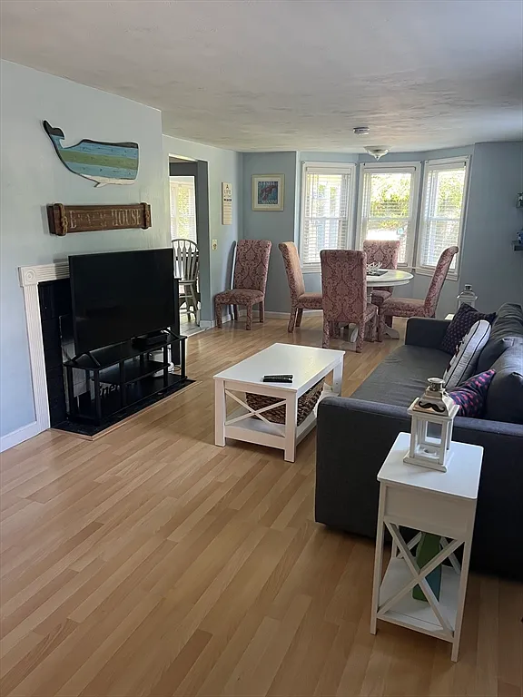 2 bed, 1.0 bath, 1000 sqft, $2,450 — Photo 4