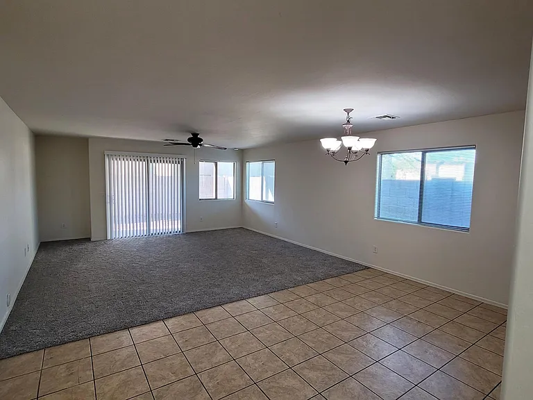 7424 S 37th Ln — Photo 2