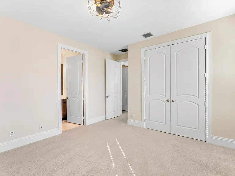 259 SE Calmo Cir — Photo 36