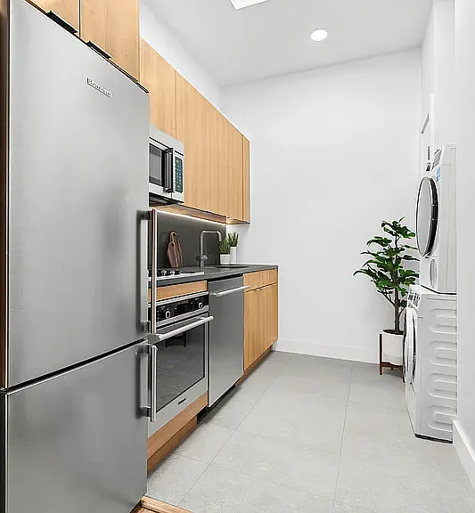 327 Henry St #4F — Photo 3