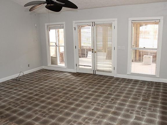 2nd image of 3583 Spencer Ln