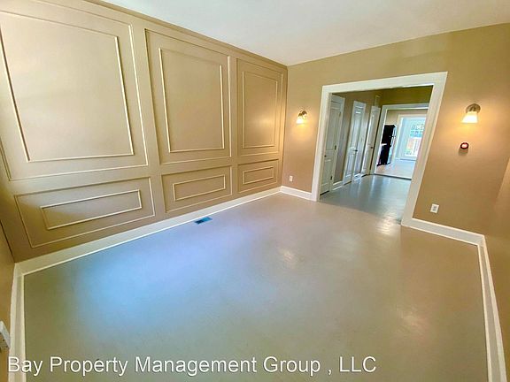4th image of 3628 Parkdale Ave