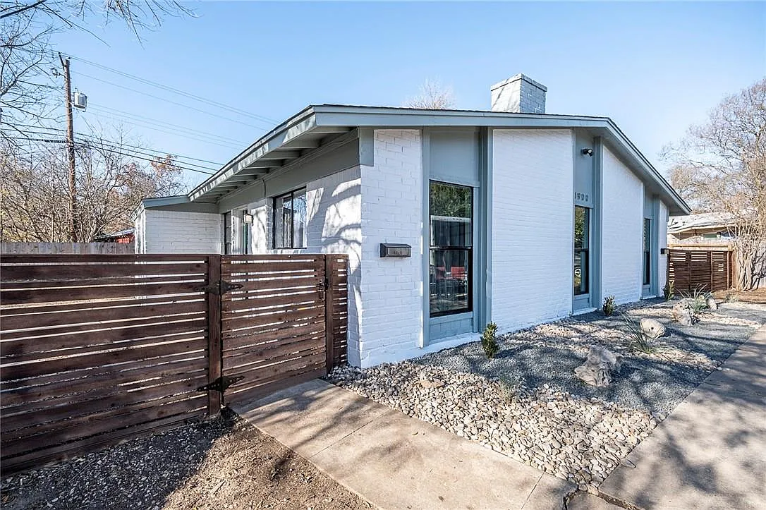 Building Photo - 4900 Hawk Cv #A