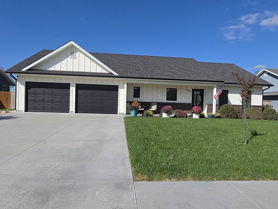 1st image of 220 Redbud St