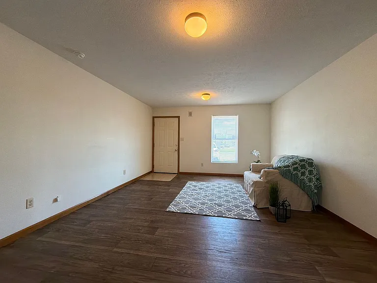 275 Woodridge Ct — Photo 19