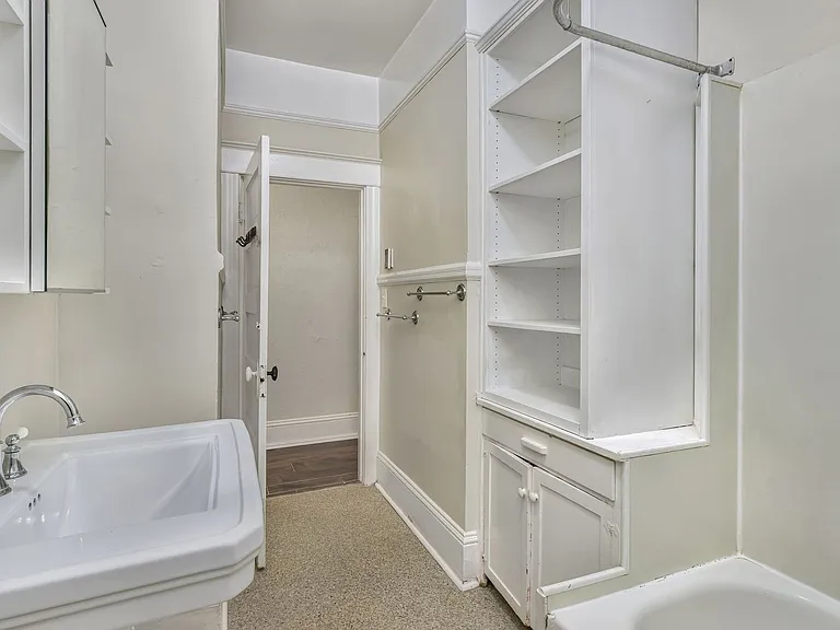 2360 NW Glisan St — Photo 12