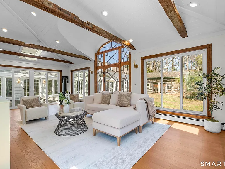 1090 Ridgefield Rd — Photo 10
