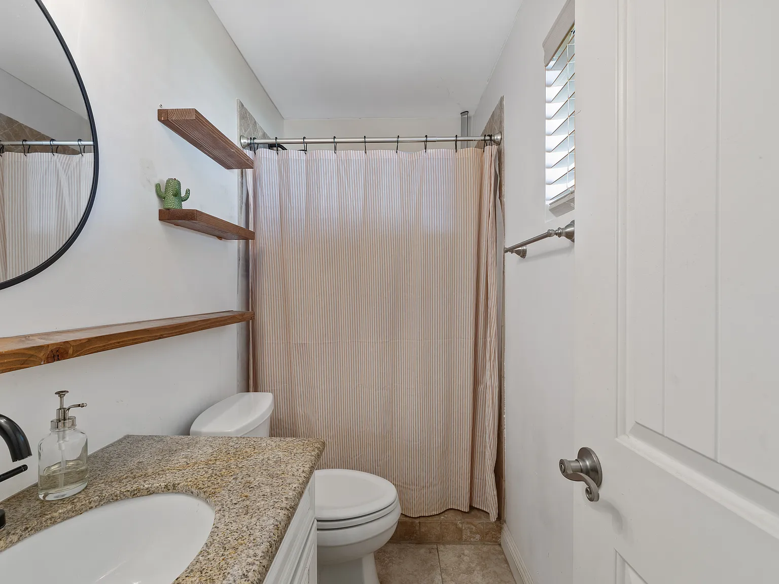 7936 E Moreland St — Photo 2