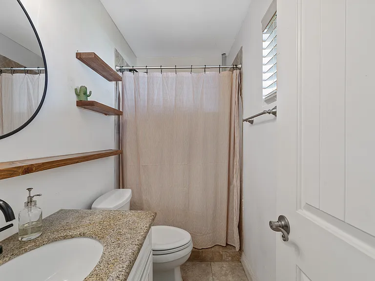 7936 E Moreland St — Photo 2
