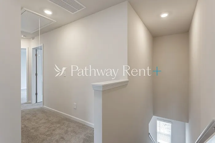 608 Mackenzie Cv — Photo 17