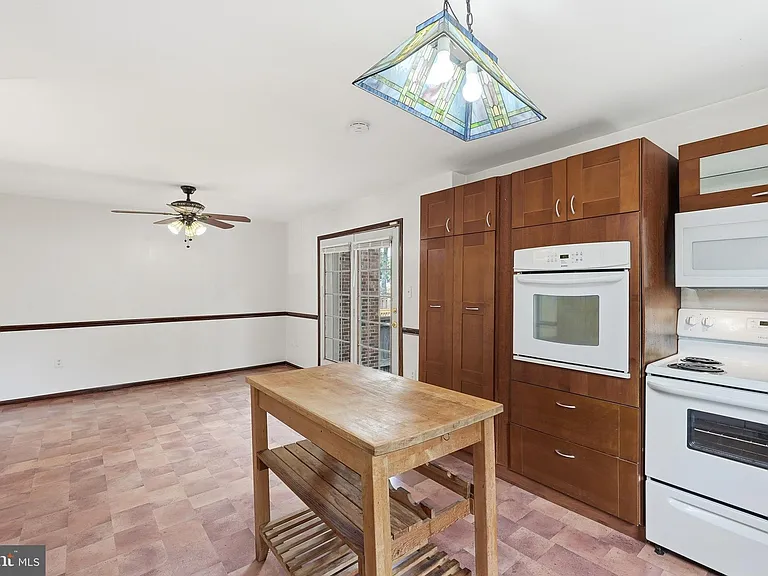 8031 Sleepy View Ln — Photo 19