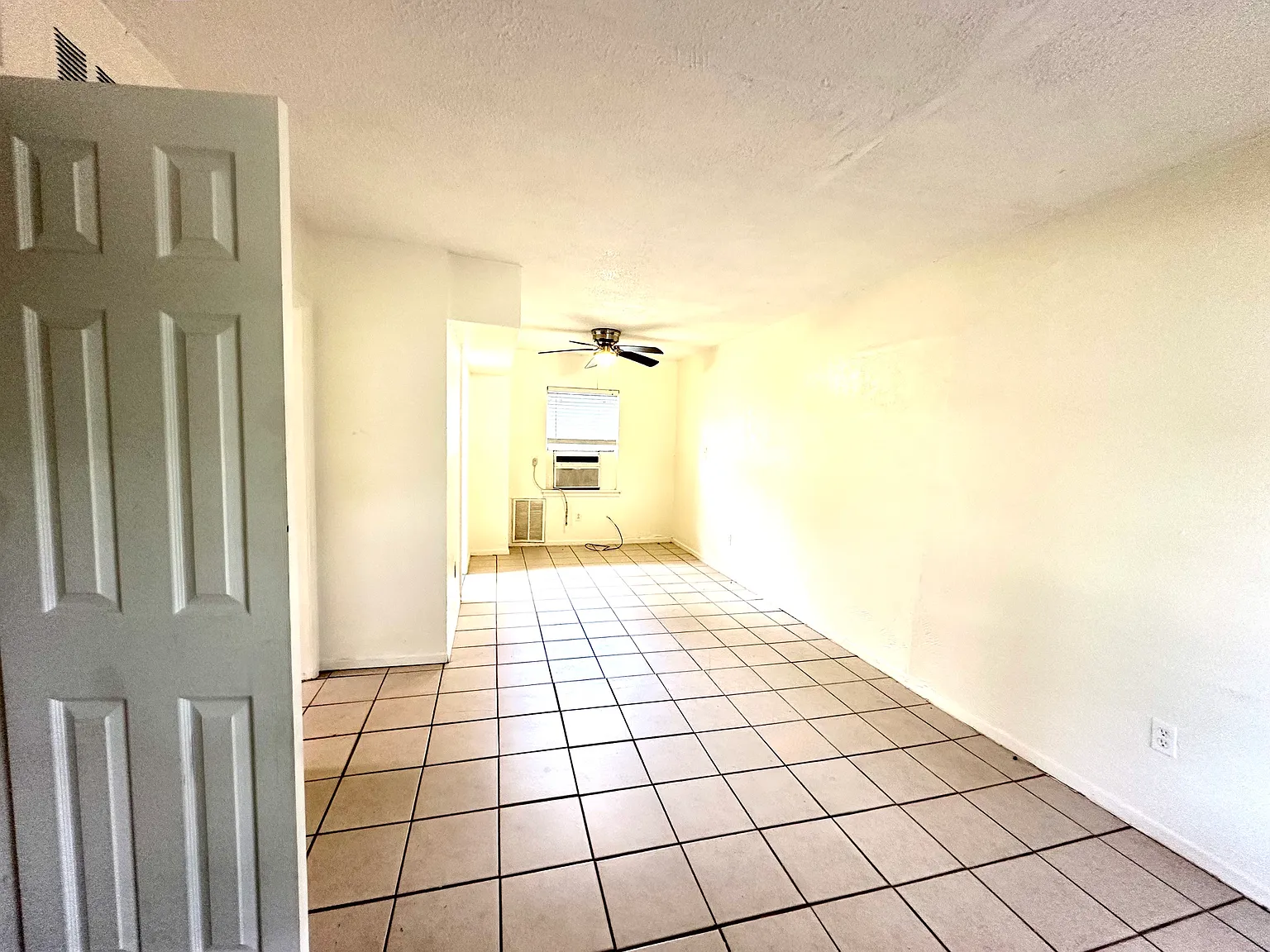 3 bed, 982 sqft, $950 — Photo 3
