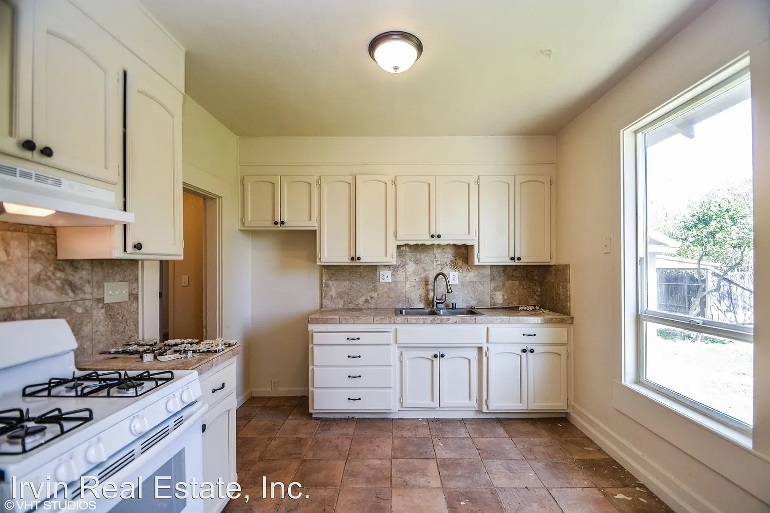 433 Maple St photo 1