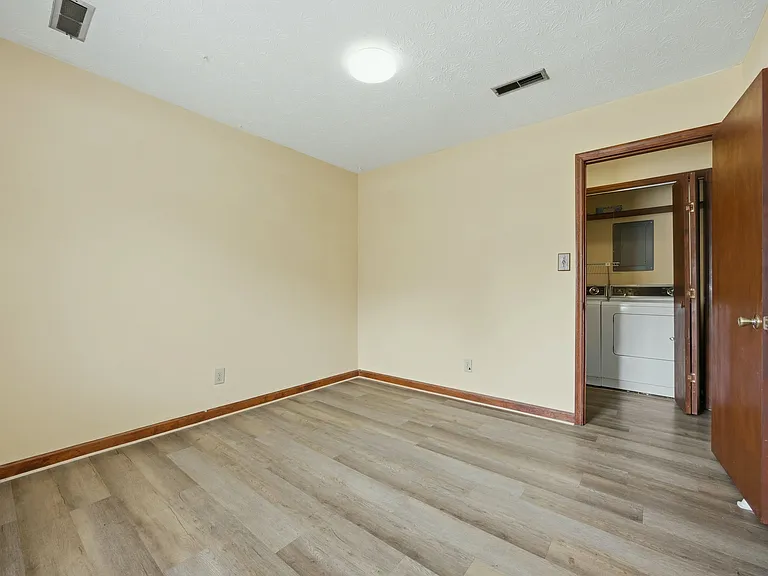 1701 Rose Garden Ln — Photo 5