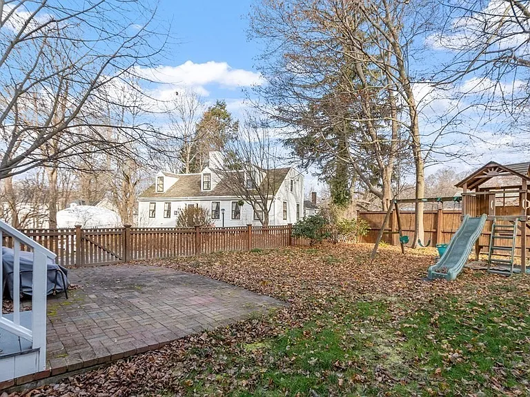 270 Poplar St — Photo 5