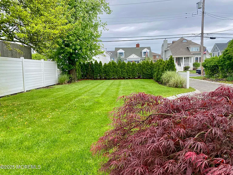 121 Bridge Ave — Photo 21