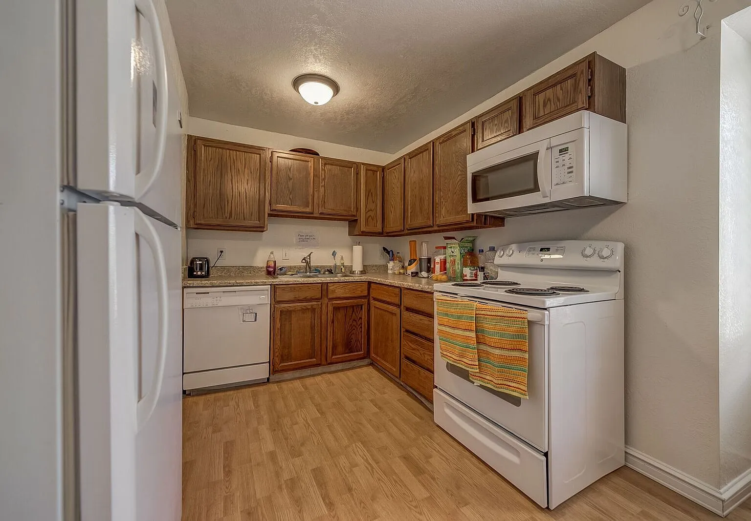 4 bed, 1408 sqft, $465 — Photo 2