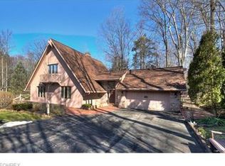 7365 Ledgewood Dr, Kirtland, OH