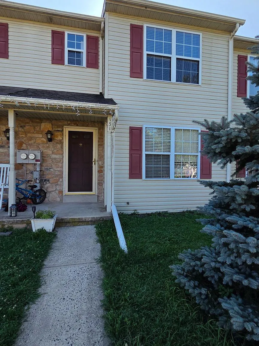 3 bed, 2.5 bath, 1808 sqft, $2,800 — Photo 1