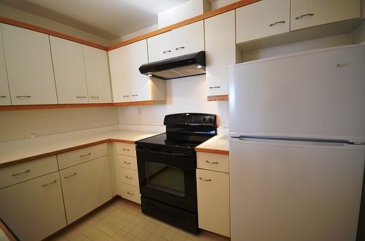 5th image of 1 Daniel Burnham Ct APT 1220
