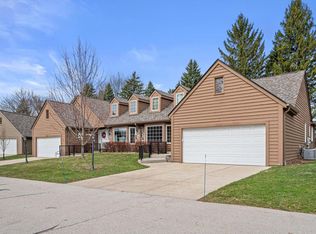 3827 South Oakbrook DRIVE, Milwaukee, WI